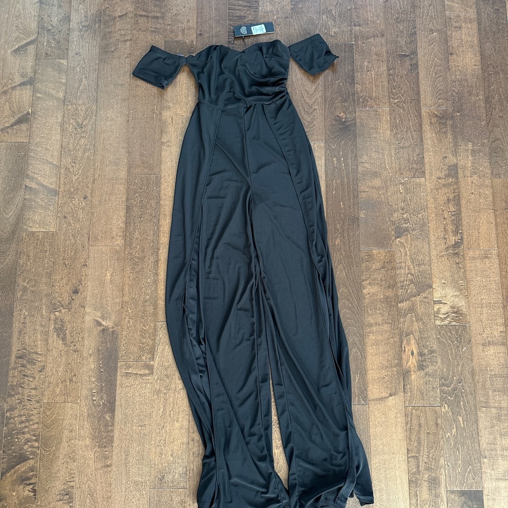 Elegant Black Off-Shoulder Jumpsuit - Picture 2 of 3